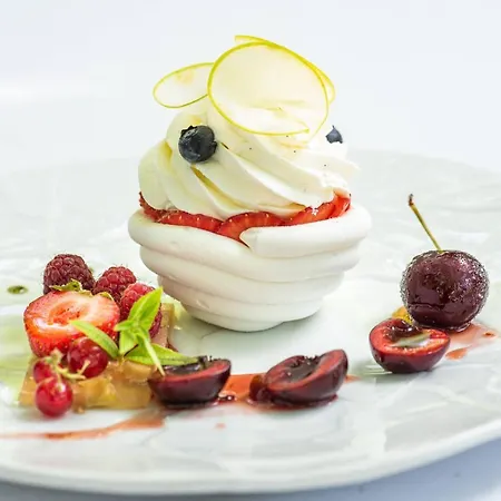 Отель Domaine D'auriac - Relais & Chateaux 5*